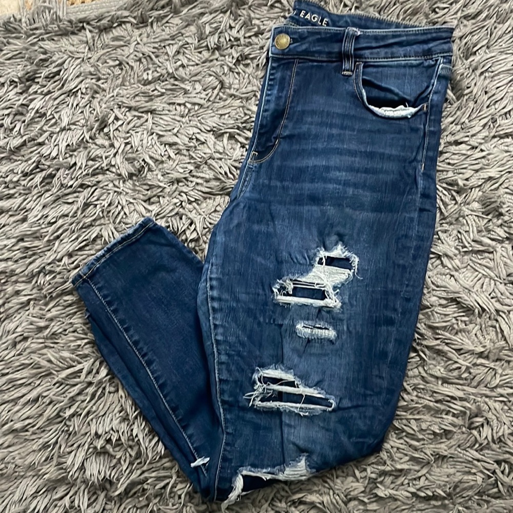 Distressed AE Ankle Jeans